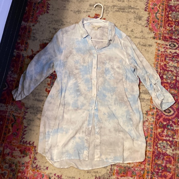 Button up - Picture 1 of 3